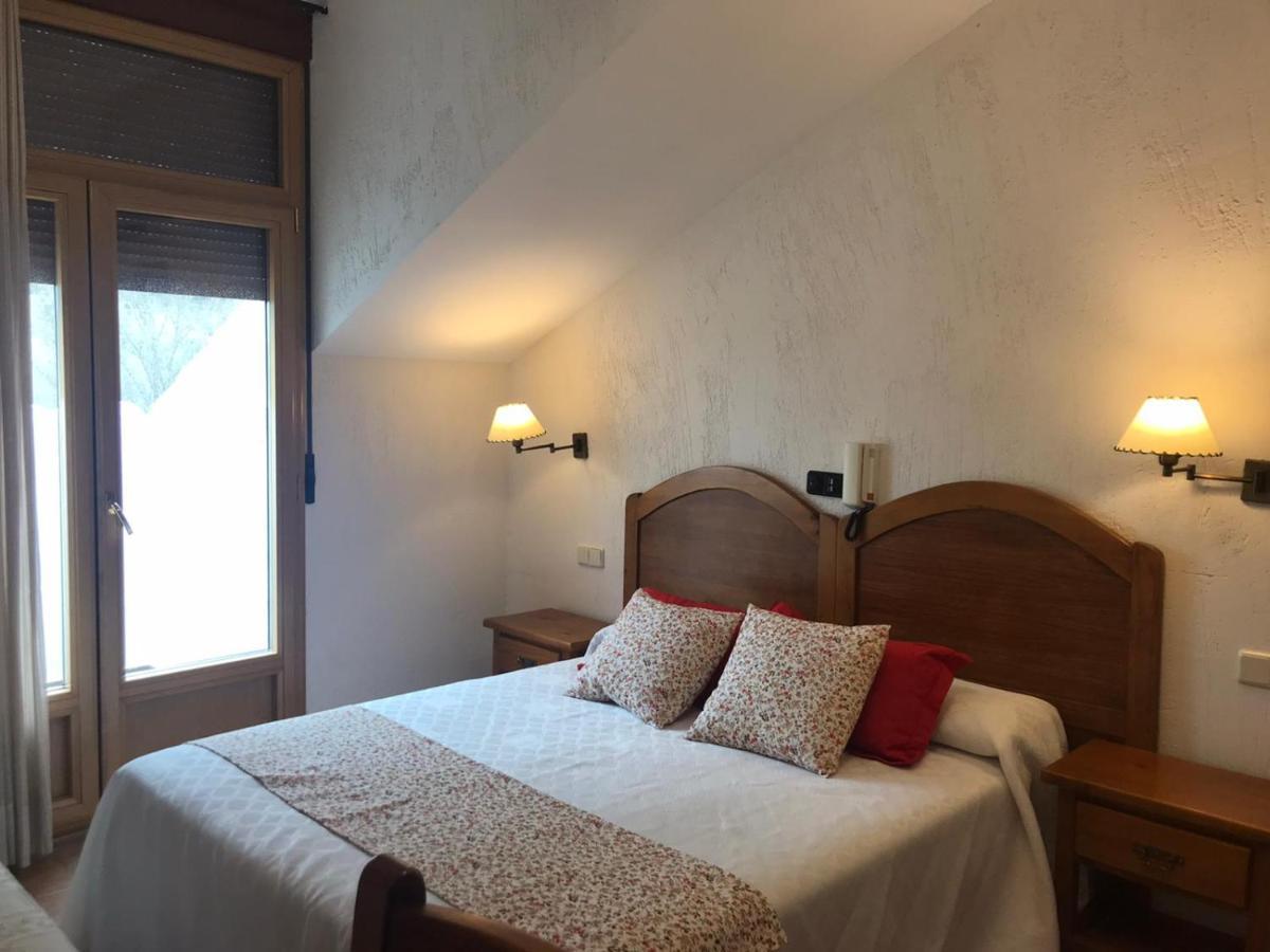 Hostal Decerca Pradena Bilik gambar