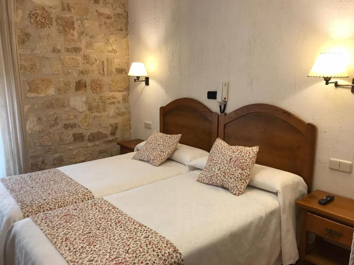 Hostal Decerca Pradena Luaran gambar