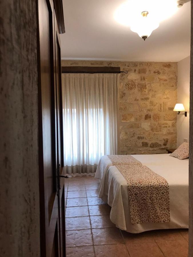 Hostal Decerca Pradena Luaran gambar