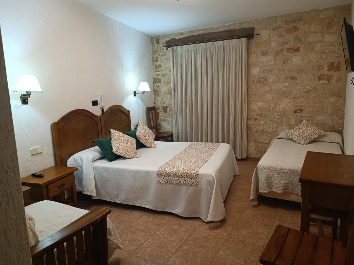 Hostal Decerca Pradena Luaran gambar