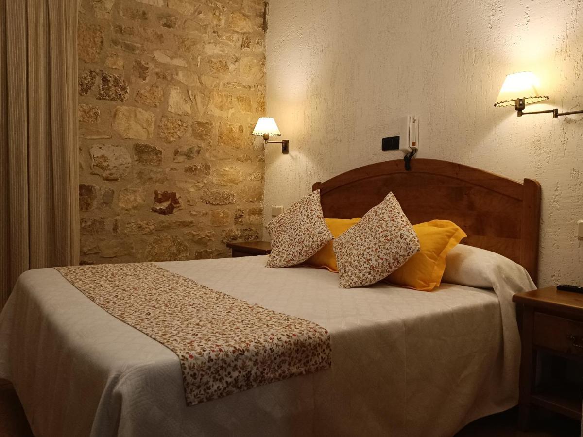 Hostal Decerca Pradena Luaran gambar